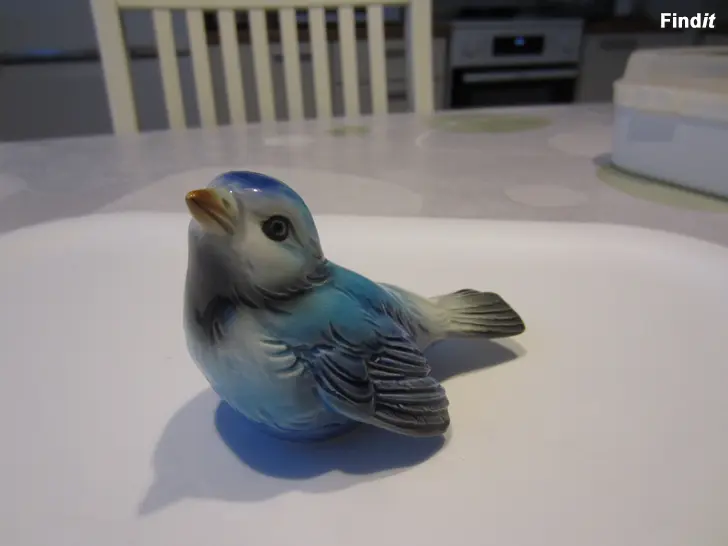 Säljes Posliini lintu