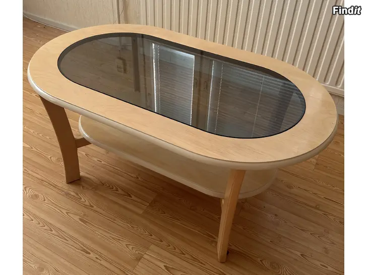Säljes SOFFBORD MED GLASSKIVA