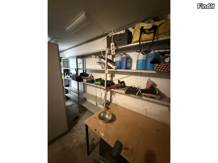 Säljes Metallhyllor