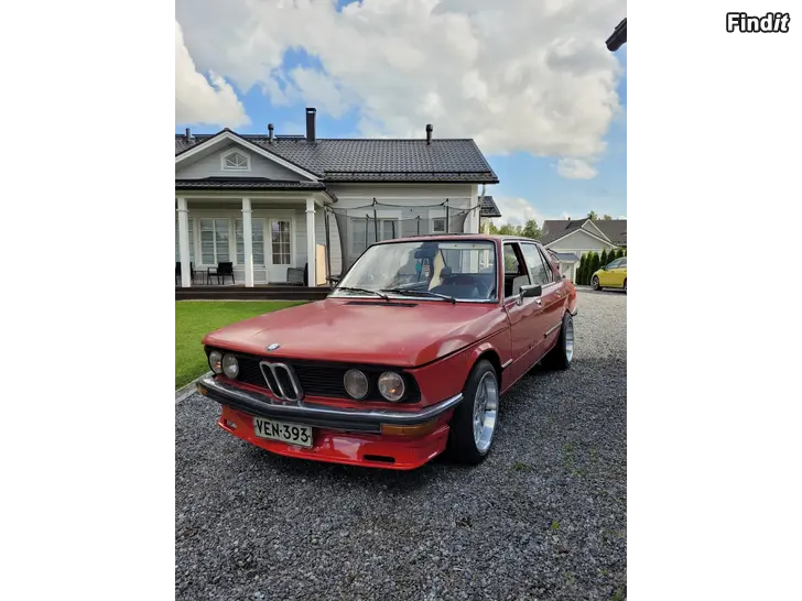 Myydään OVANLIG BMW 520 E12 // 1-ägare