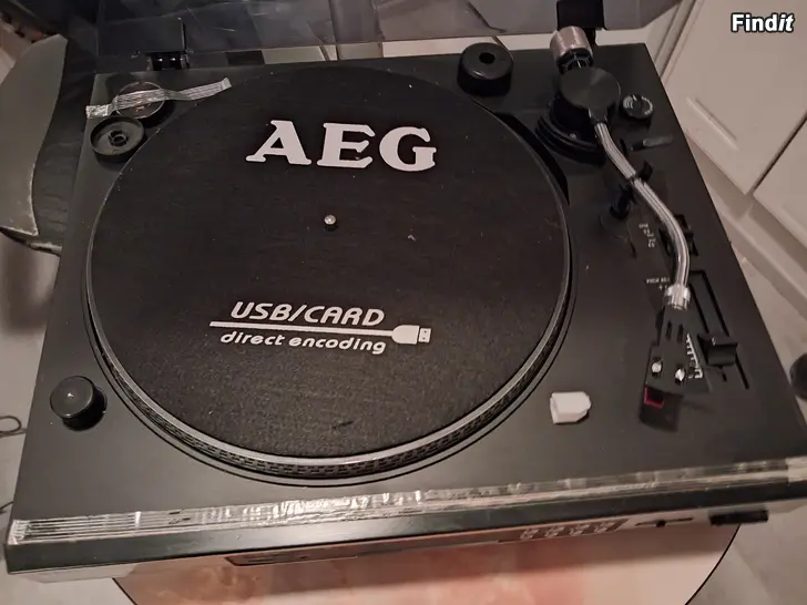 Säljes MC 4420 CR/USB Gramophone kortinlukijalla ja USB-portilla