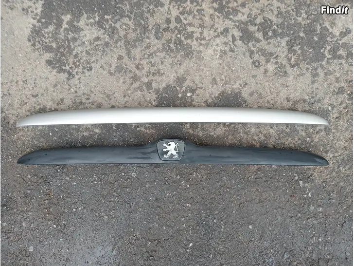 Myydään Peugeot 206 takaluukun kahvat