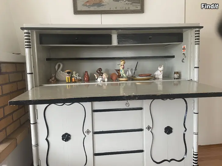 Säljes Klaffskåp