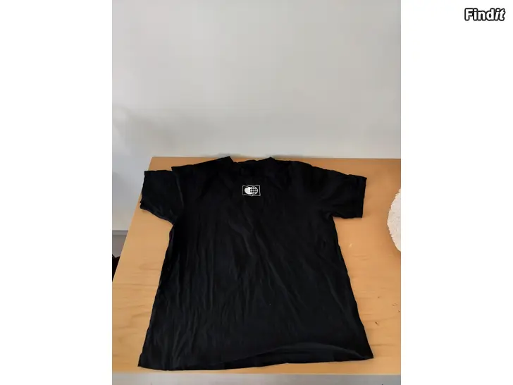 Myydään Kuumaa t-paita