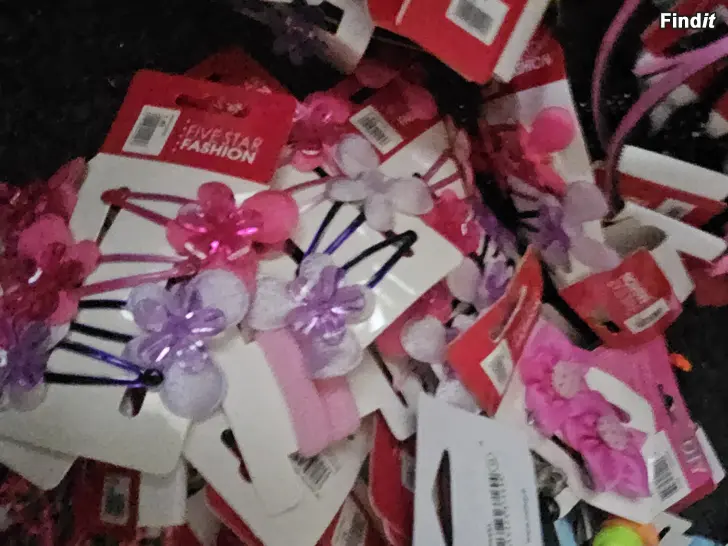 Myydään LAPSILLE NUORILLE ERINLAISIA