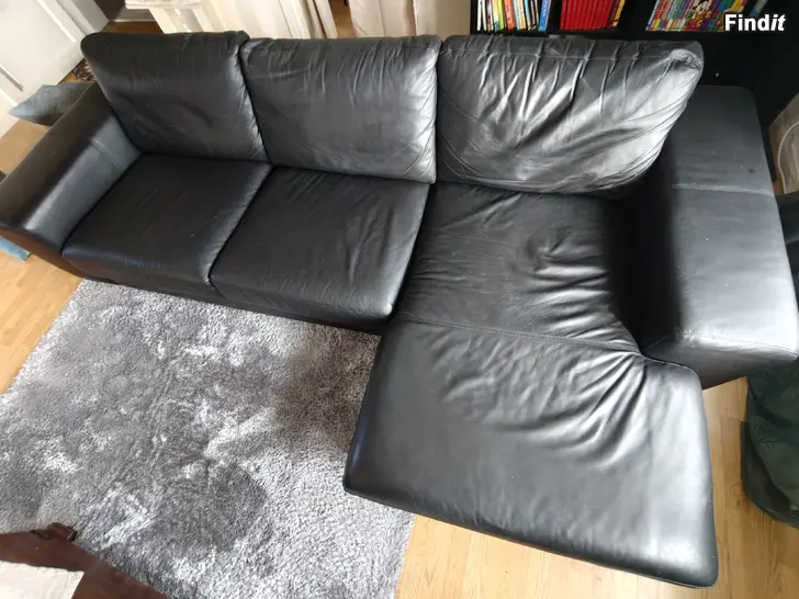 Myydään Myydään musta divaani sohva