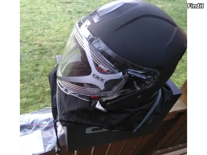 Myydään Kelkkakypärä L sähkövisiirillä