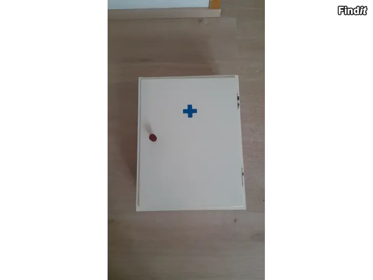 Myydään Vanha lääkekaappi