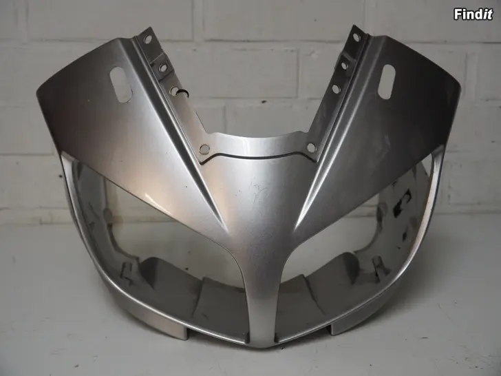 Myydään Yamaha FZS 1000 01-05 Fazer osia etukate 5LV2835G00