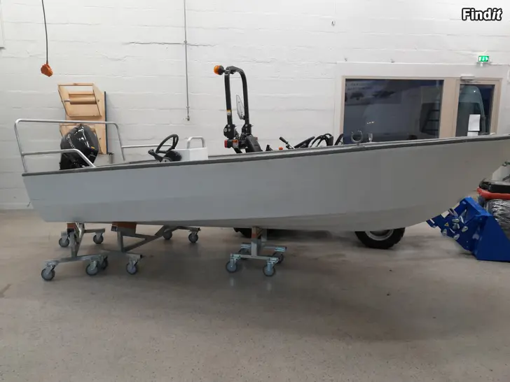 Säljes Vene keskipulpetilla ja 20 Hp Tohatsu