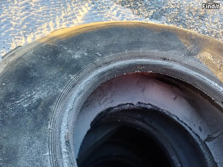 Myydään Pyöräkuormaajan renkaat dunlop 405x70r18 3kpl