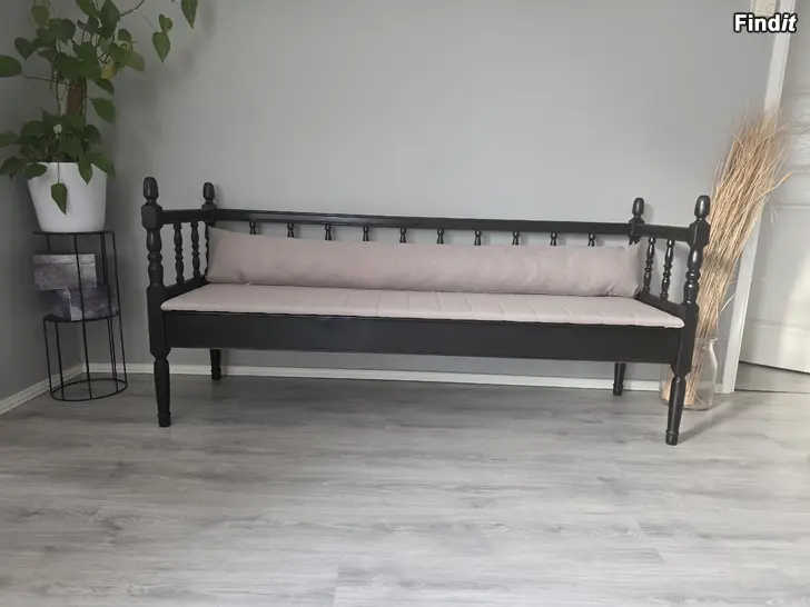 Myydään Soffa till salu  stilren och i mycket fint skick