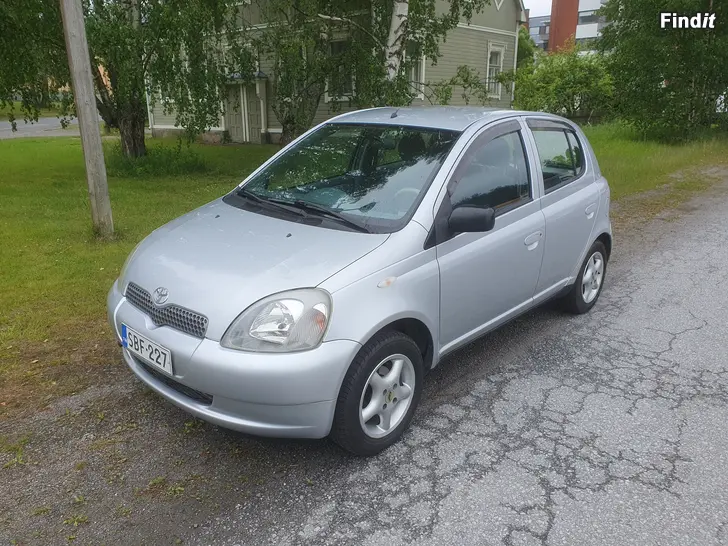 Säljes Toyota Yaris 1.0 bensin Nybesiktad