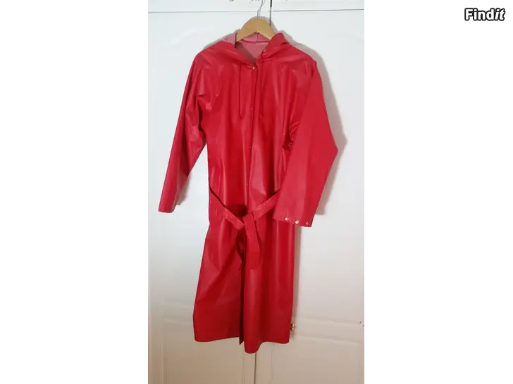 Myydään Rukka Vintage punainen pitkä sadetakki koko S  -14e