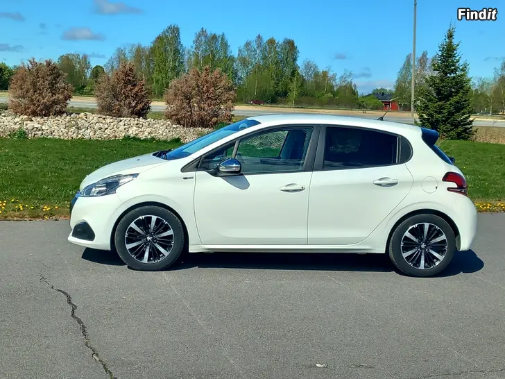 Myydään Peugeot 208 Style VTi 82hv 5-ov.-17