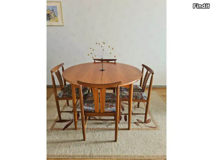 Säljes Utdragbart vintage teakbord + stolar från 60-70-talet