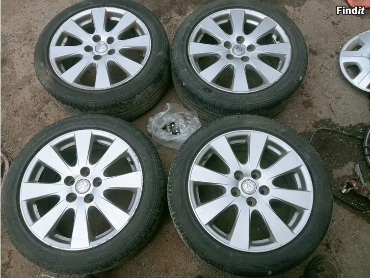 Myydään Toyotan alut 5-114,3 kesärenkailla 215/50R17 95W