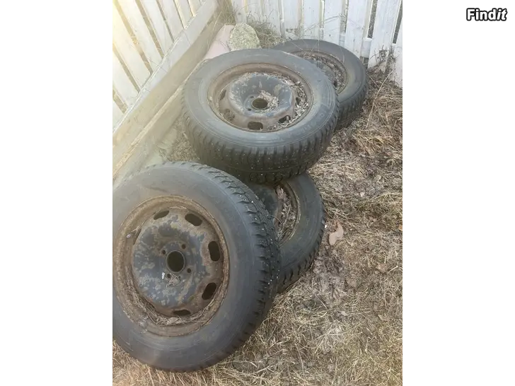 Myydään 205/65r15 vinterdäck med plåtfälgar