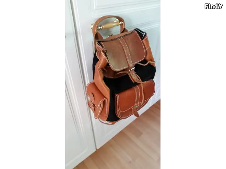 Myydään Ruskea vintage pieni nahkareppu  -15e