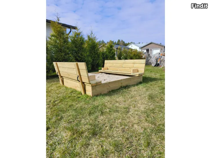 Säljes Sandlåda med bänkar