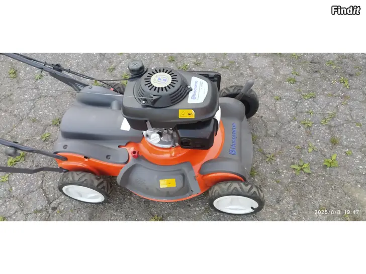 Säljes Toppenfin Husqvarna gräsklippare med Hondamotor