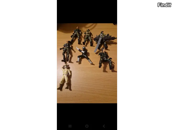 Säljes 16 figurer och vapen