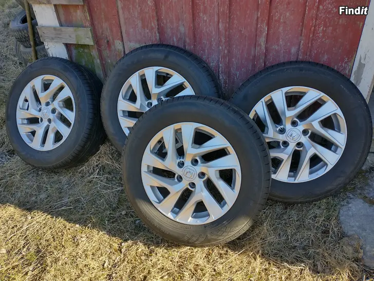 Säljes 17 tums Honda Cr-v aluminiumfälgar med sommardäck