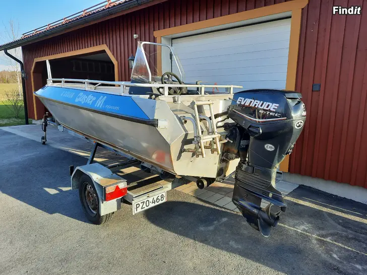Säljes Buster M med aluminiumdurk och Evinrude e-tec 40