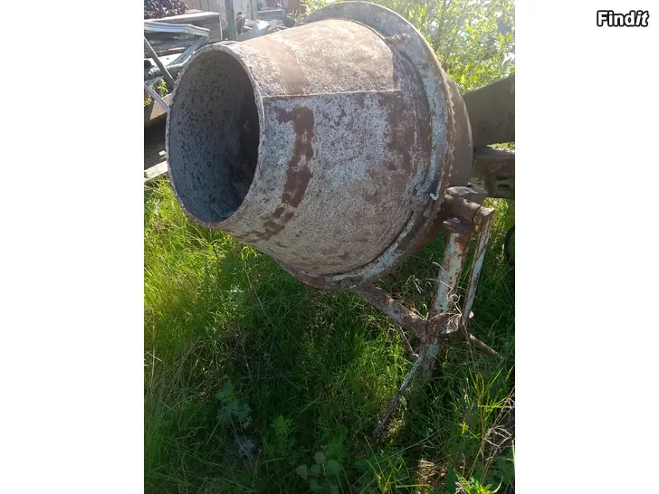 Myydään Cement blandare större modell