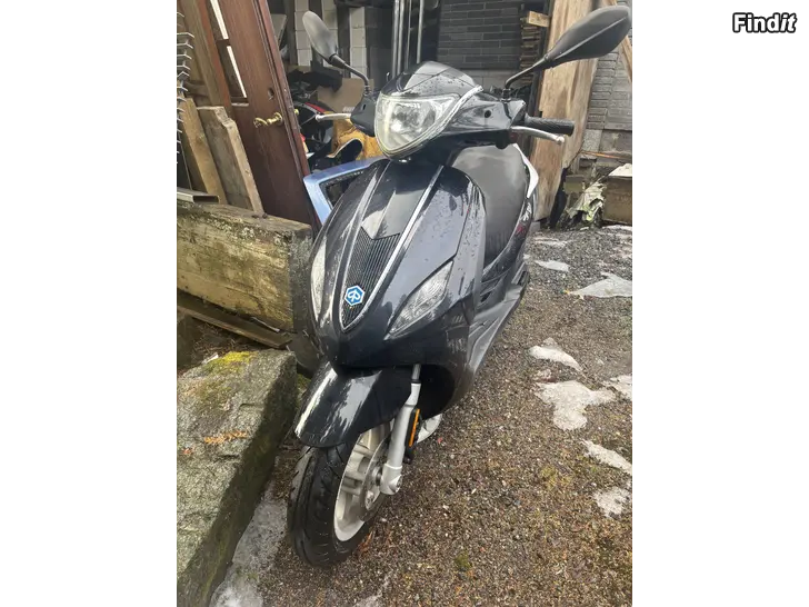 Myydään Piaggio Fly skootteri