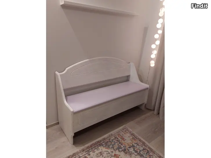 Säljes Liten vit träsoffa/kökssoffa