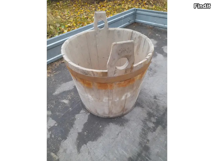 Säljes Gammal laggad träbunk