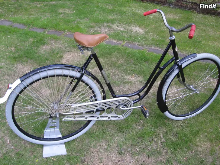 Myydään Kunnostettu naisten pyörä 1930-luvulta