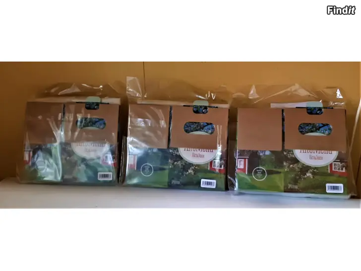 Säljes Uusia Aito mehu 3 litran hanamehu pusseja, sekä mehupussien täyttöteline