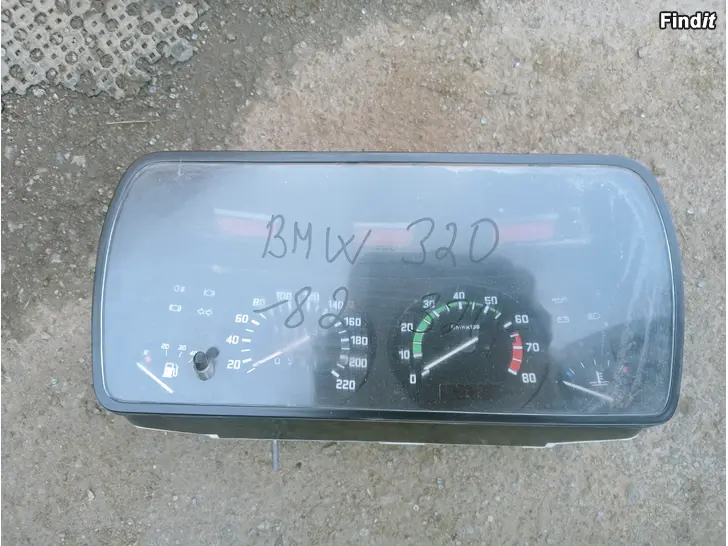 Myydään BMW 320 1982 mittaristo
