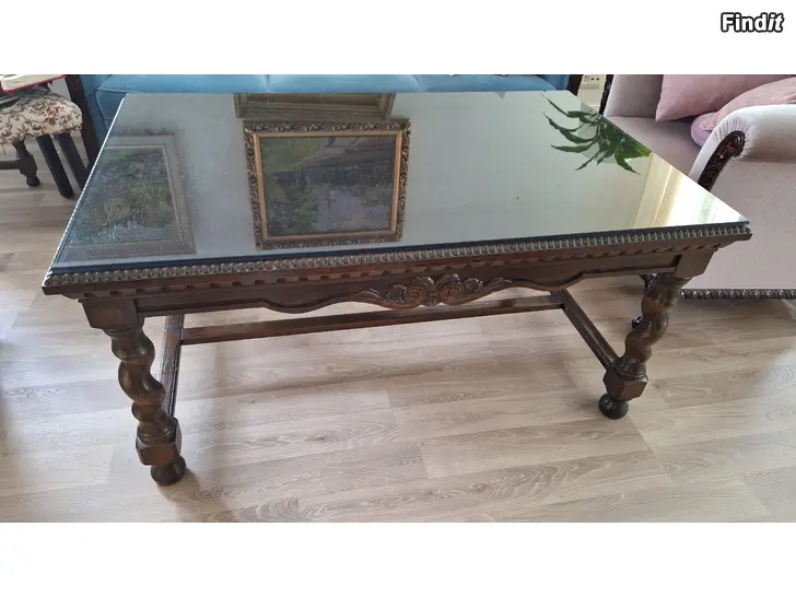 Säljes Soffbord i barockstil med glasskiva