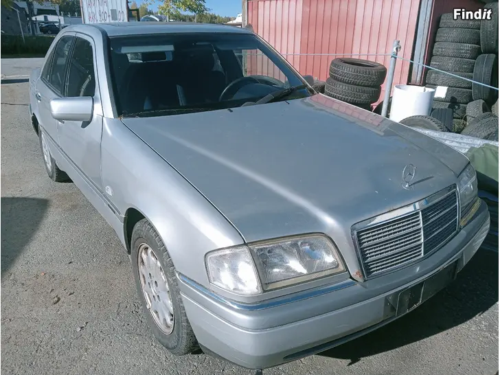 Myydään MB C 200 automaatti 1997 varaosina