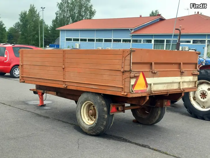 Myydään Rysky 5000 kippikärryt
