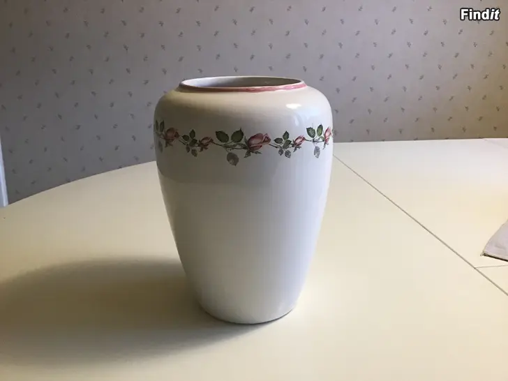 Säljes Oanvänd Vacker porslinsvas