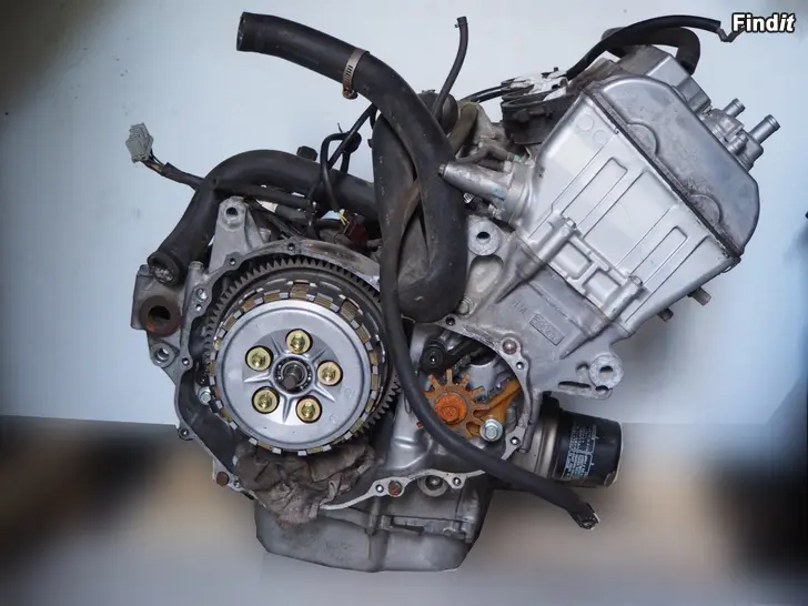 Myydään Honda CBR 600 F 01-06 PC35 F4i engine moottori PC35E-2709580