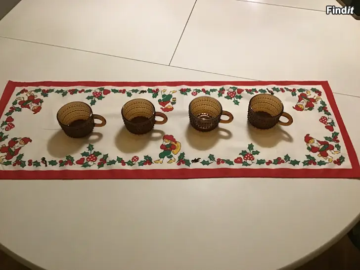 Säljes Julen nästa - jullöpare, glöggmuggar och underlägg