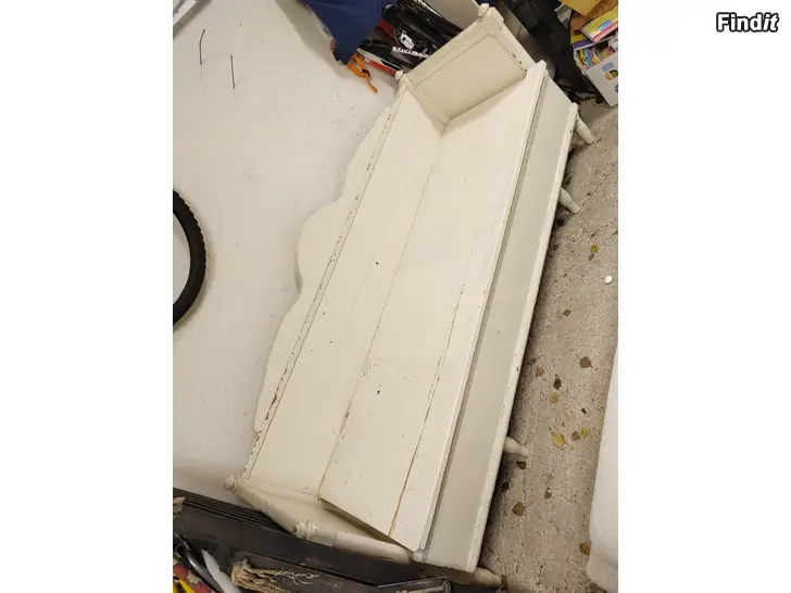 Myydään Gammal träsoffa
