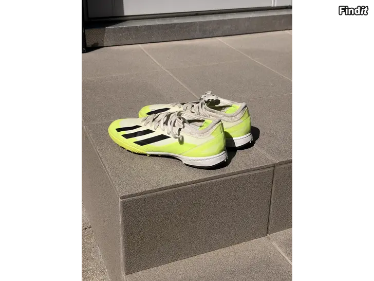 Säljes Adidas Crazyfast.3 turf fotbollsskor