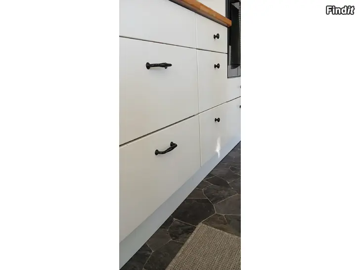 Myydään Svarta skåphandtag och knoppar