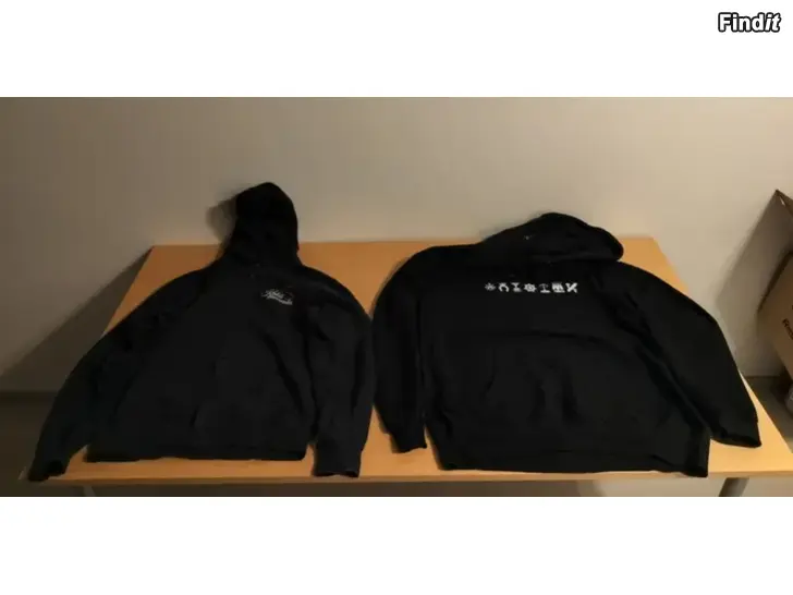 Myydään Kuumaa bändin huppari neljänsuora huppari