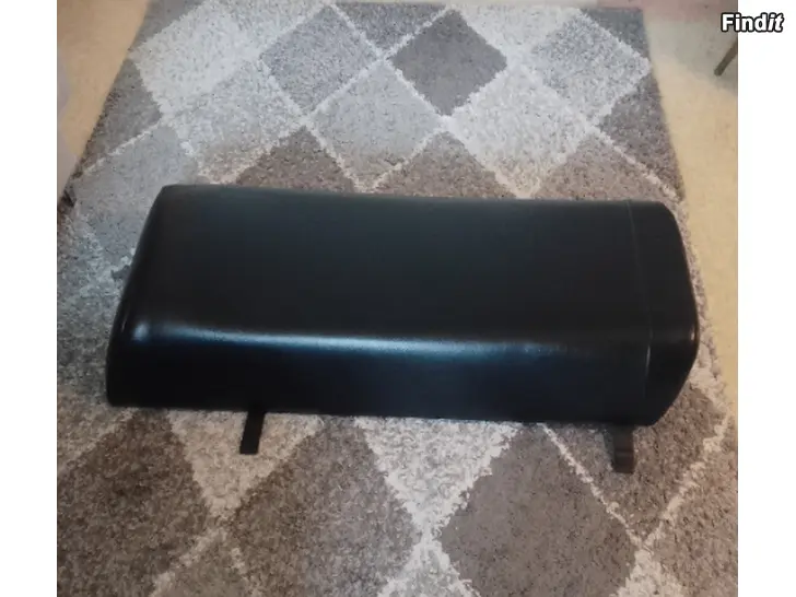 Myydään Moottorikelkan istuimia/verhoilua työkelkkoihin