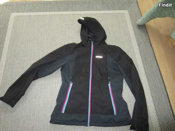 Myydään Iceapeak vuoreton takki koko 42