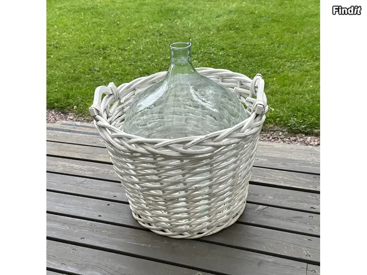 Myydään Stor glasflaska med vit korg