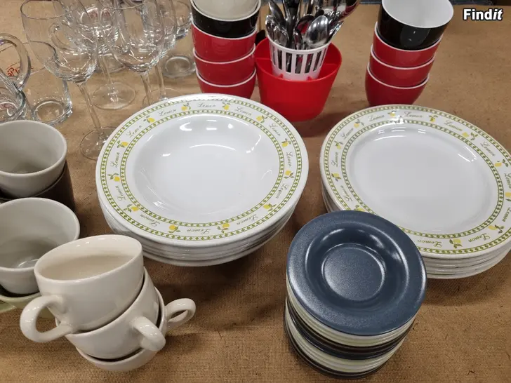 Säljes Koppar, glas, tallrikar..