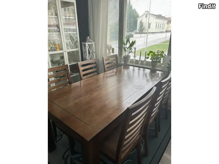 Myydään Pöytä + 6 tuolia